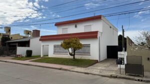 Casa en Barrio Pellegrini – Alta Gracia – Con Escritura